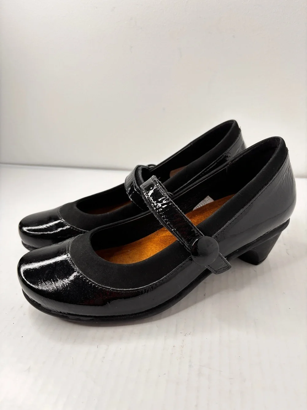 Naot Trendy Mary Jane Pump Womens Comfort Shoe Size 6 EU 37 Black Patent Leather